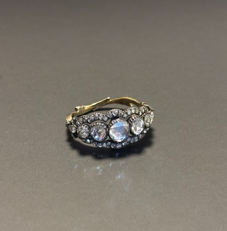Anello in oro 18 carati, argento e diamanti, XIX secolo