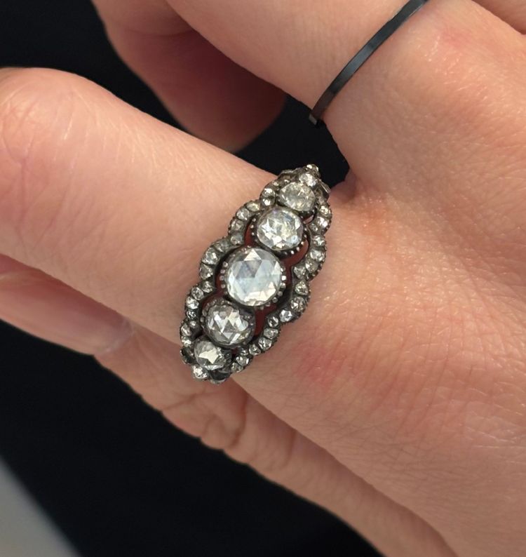 Anello in oro 18 carati, argento e diamanti, XIX secolo