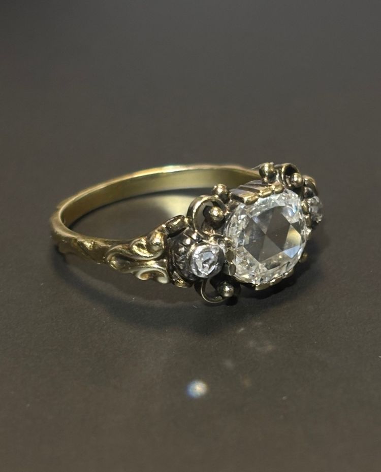Anello ritratto con diamanti, XIX secolo