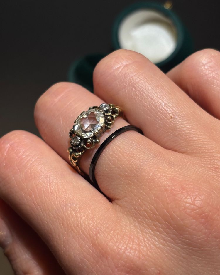 Anello ritratto con diamanti, XIX secolo