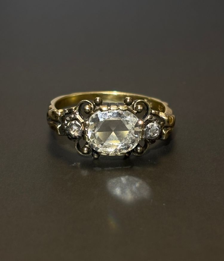 Anello ritratto con diamanti, XIX secolo