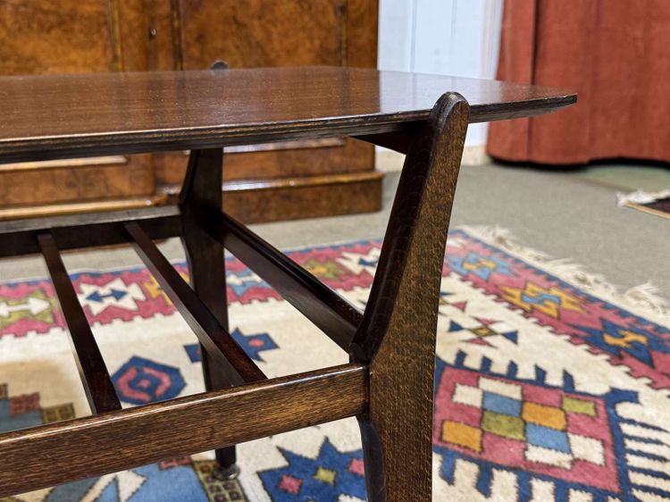 Englischer Couchtisch aus Mahagoni und Buche aus den 70er Jahren