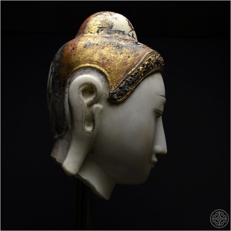Burma, Konbaung Dynasty (1752 - 1885), Large Buddha head, Marble with polychromy