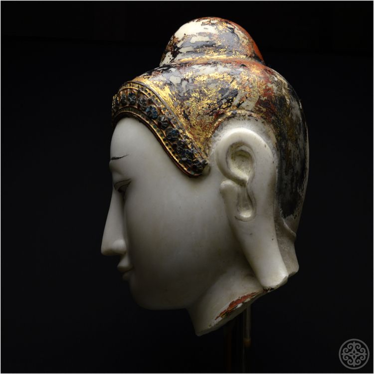 Burma, Konbaung Dynasty (1752 - 1885), Large Buddha head, Marble with polychromy