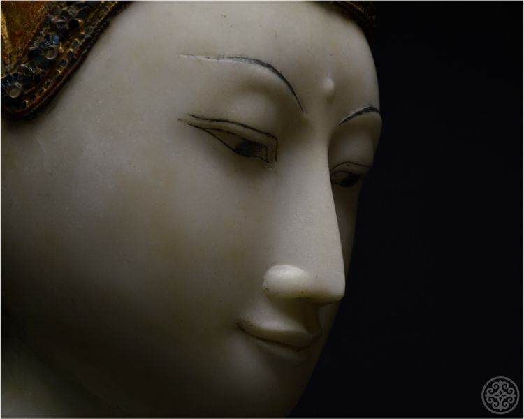 Burma, Konbaung Dynasty (1752 - 1885), Large Buddha head, Marble with polychromy