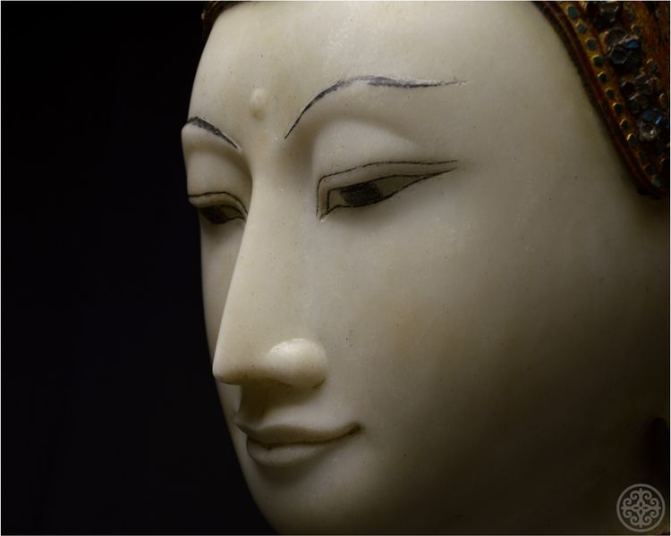 Burma, Konbaung Dynasty (1752 - 1885), Large Buddha head, Marble with polychromy