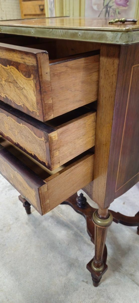 Commode travailleuse marquetée époque Napoléon III