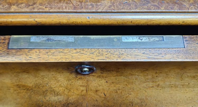 Commode Secrétaire en noyer avec étagère sculptée – époque Louis Philippe
