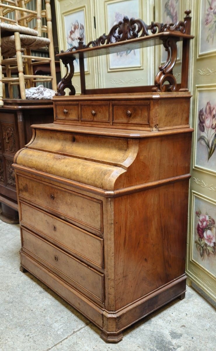 Commode Secrétaire en noyer avec étagère sculptée – époque Louis Philippe