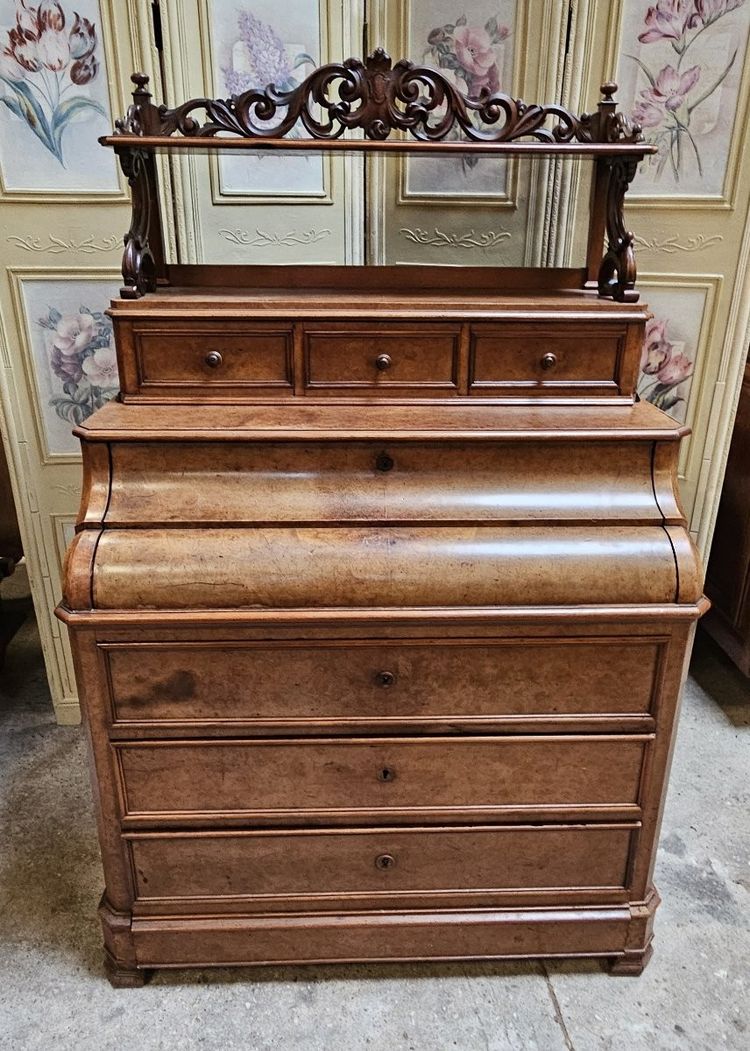 Commode Secrétaire en noyer avec étagère sculptée – époque Louis Philippe