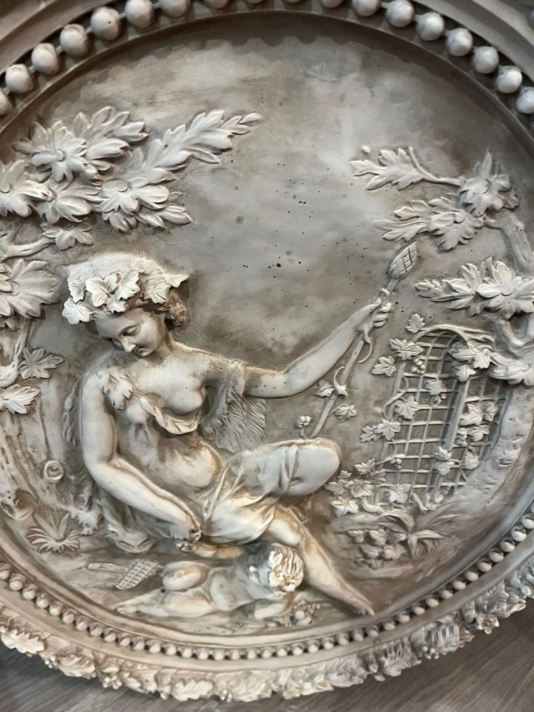 Suite de 4 grands médaillons ovales de style Louis XVI représentant les quatre saisons  
