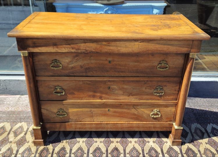 Commode en noyer époque Empire à colonnes détachées