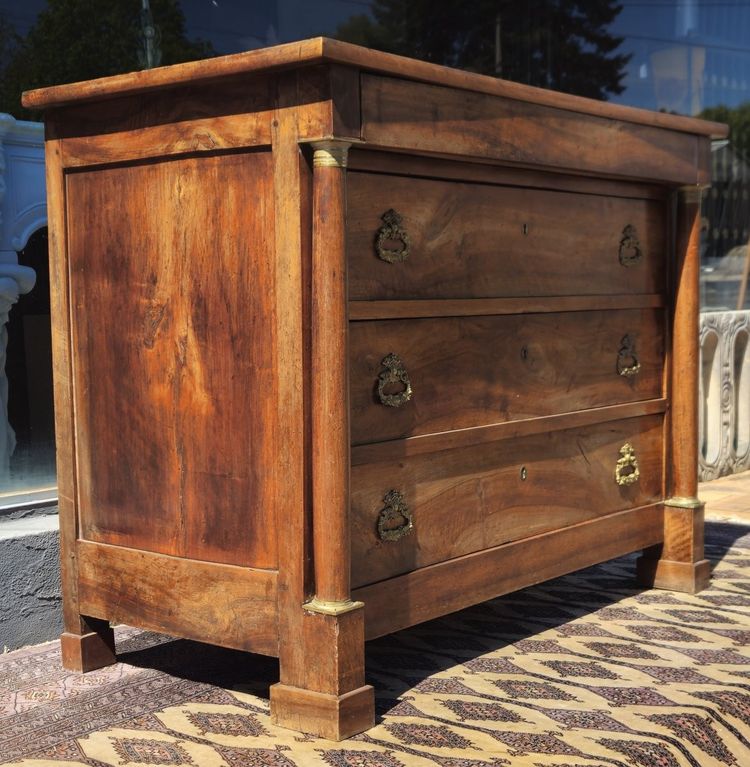 Commode en noyer époque Empire à colonnes détachées