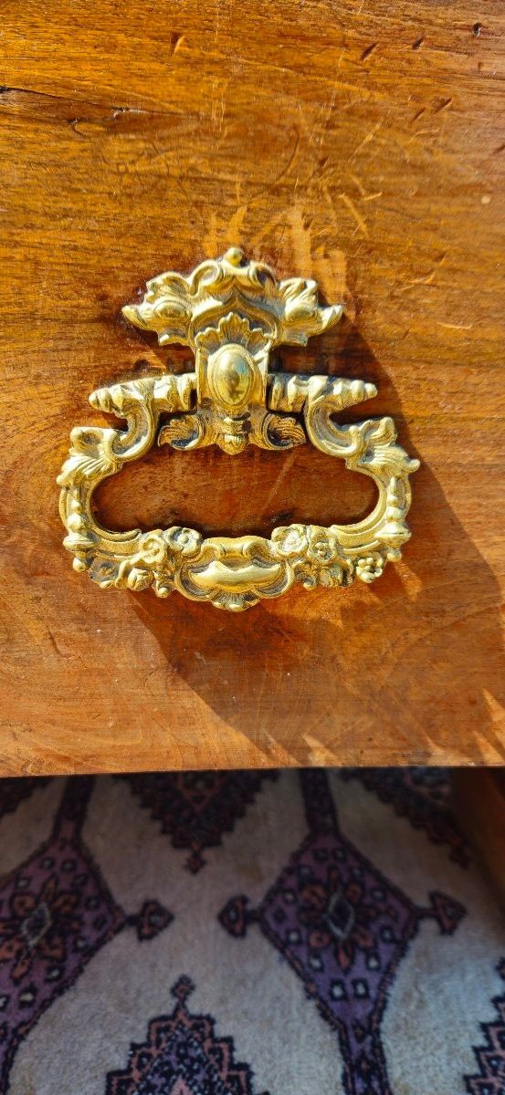 Commode en noyer époque Empire à colonnes détachées