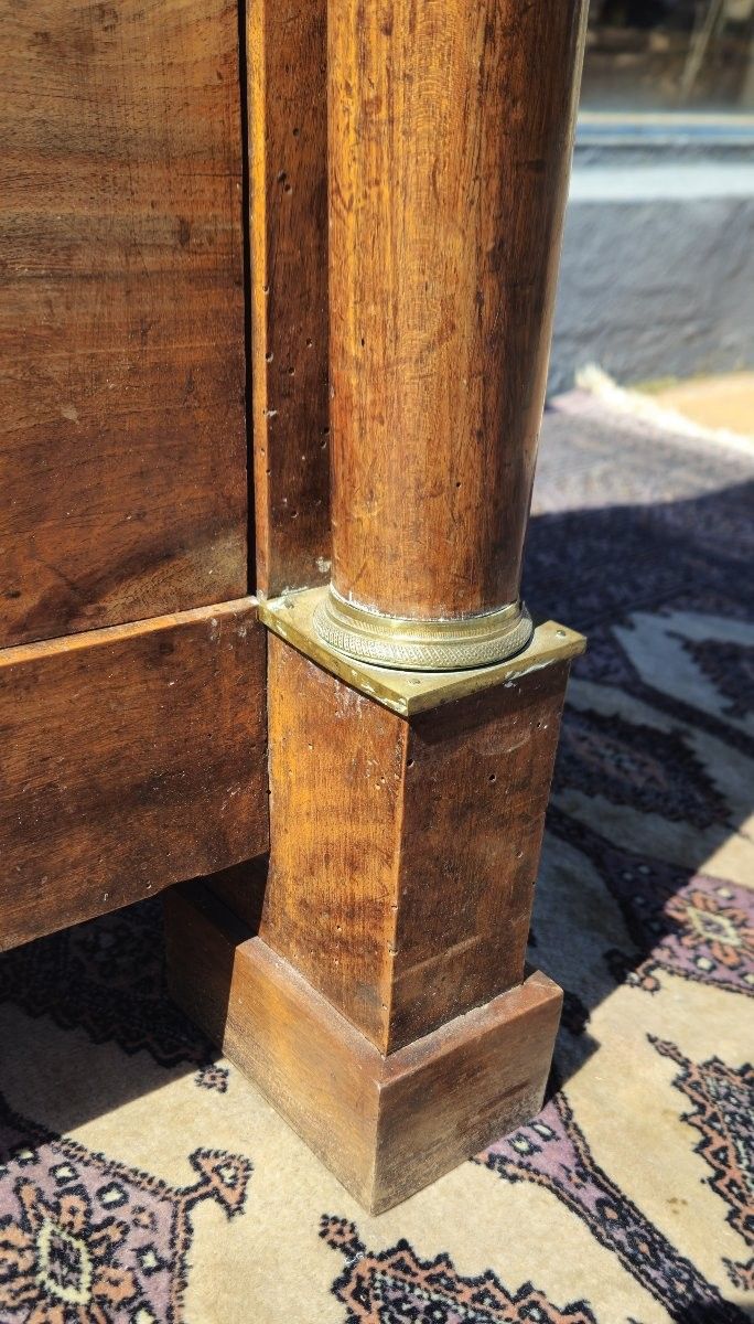 Commode en noyer époque Empire à colonnes détachées
