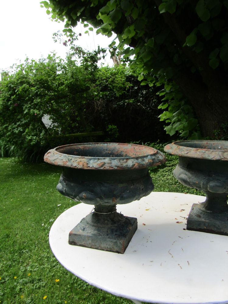 Pair of basins