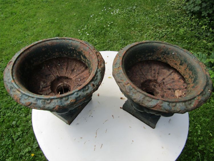 Pair of basins