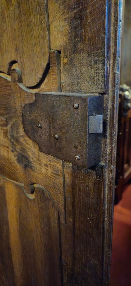 Bedeutender Schrank aus der Zeit von Louis XV aus massivem Nussbaumholz