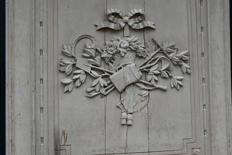 Wichtiger Trüffel mit Gartenattributen aus der Louis-XVI-Zeit