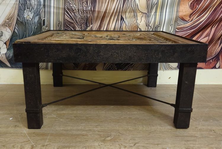 Coffee table with carved top - Handcrafted - 20th century