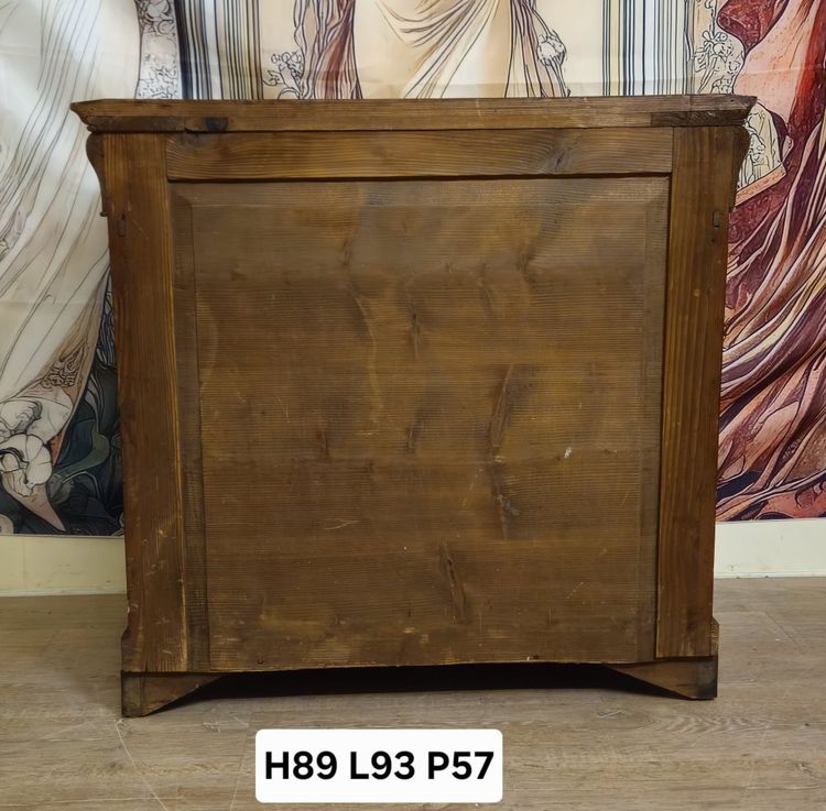 Buffet a doucine / Commode époque Restauration en noyer – XIXe siècle