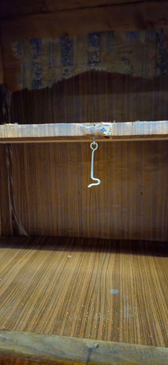 Buffet a doucine / Commode époque Restauration en noyer – XIXe siècle