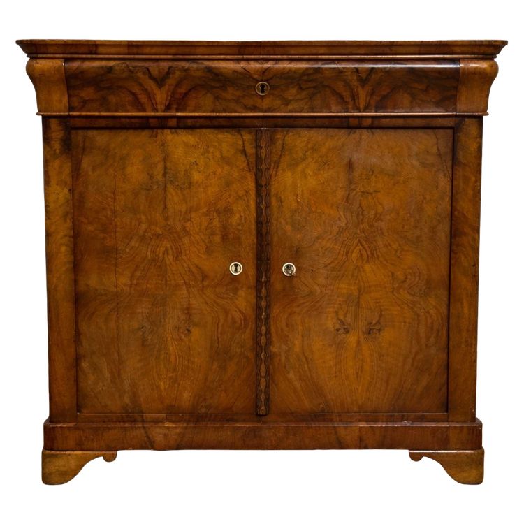 Buffet a doucine / Commode époque Restauration en noyer – XIXe siècle