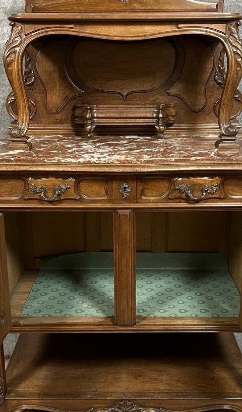 Buffet de style Louis XV en noyer, datant du milieu du XIXᵉ siècle