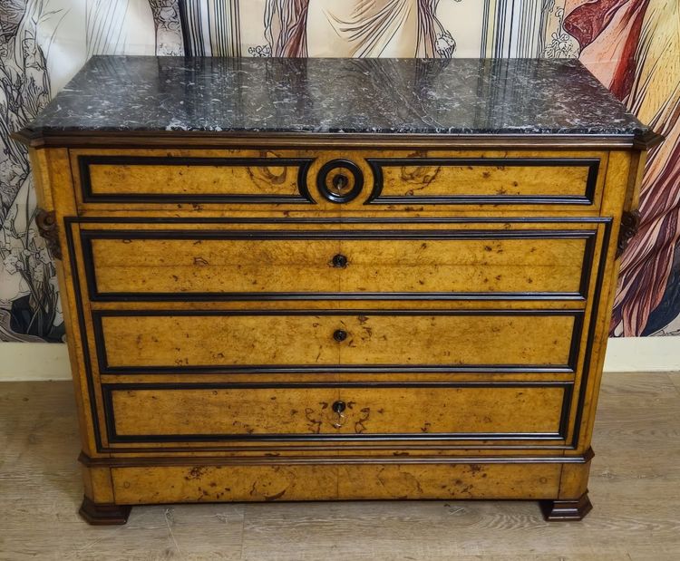 Commode époque Charles X en érable et poirier noirçi (vers 1820)