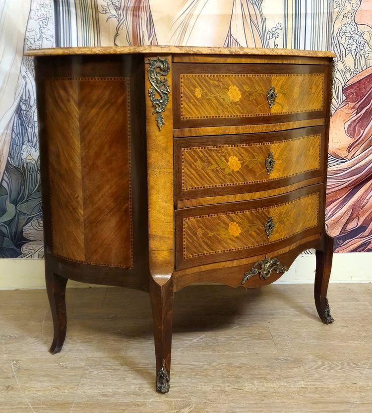 Commode de Dame galbée style Louis XV marquetée avec marbre – XIXᵉ siècle