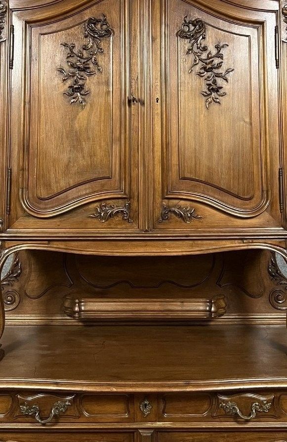 Buffet deux corps Louis XV en noyer – vers 1850