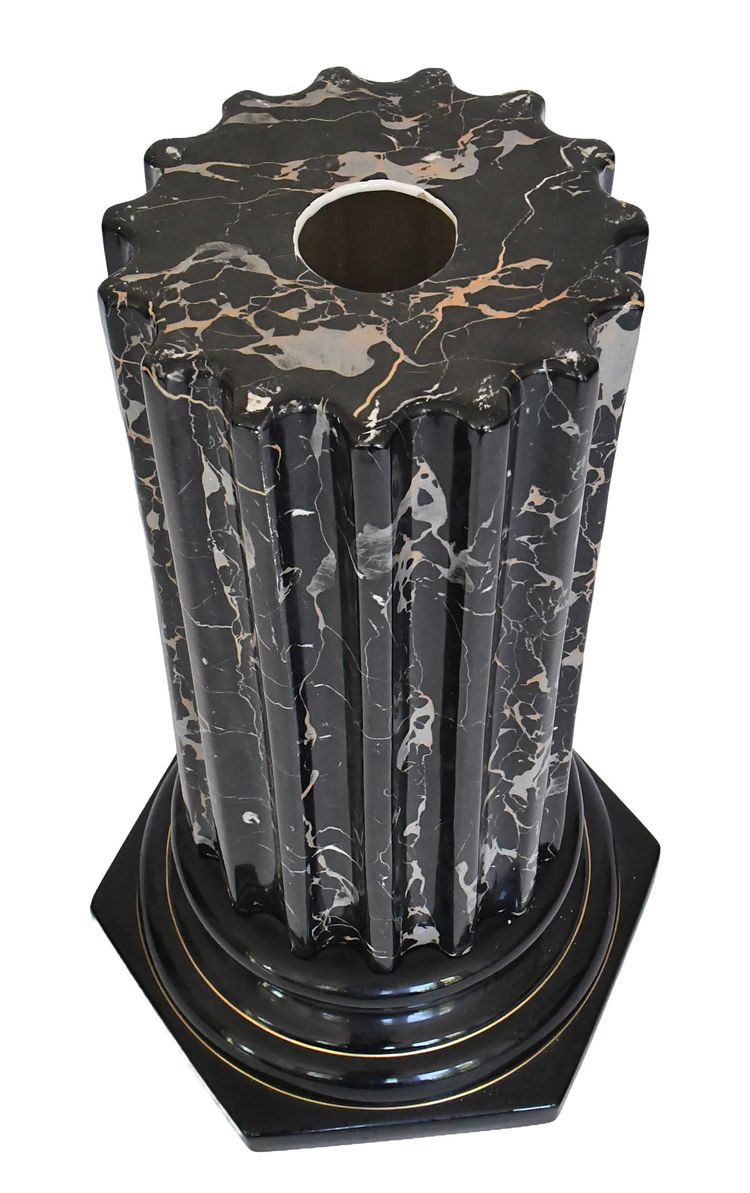 Tommaso Barbi pour B. Ceramiche - Important vase avec sa colonne en céramique imitant le marbre