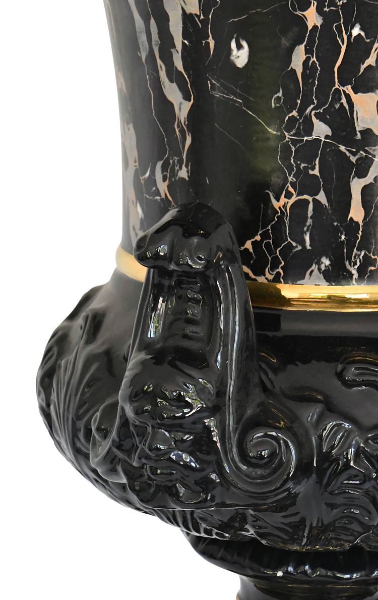 Tommaso Barbi pour B. Ceramiche - Important vase avec sa colonne en céramique imitant le marbre