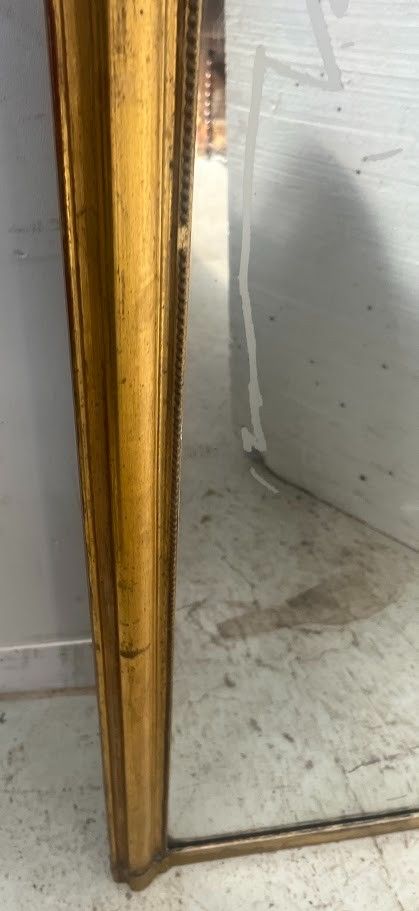 Specchio dorato in stile Rocaille in legno e stucco dorato XIX secolo