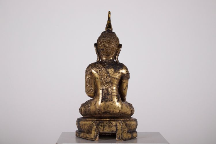 Shan Buddha in Bhumisparsha Mudra, vergoldetes Holz, Burma
