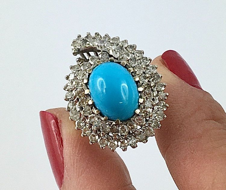 Bague Forme Poire  Cabochon De Turquoise Double Entourage Diamants Sur Or Blanc