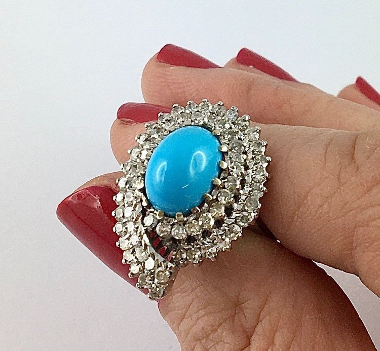 Bague Forme Poire  Cabochon De Turquoise Double Entourage Diamants Sur Or Blanc