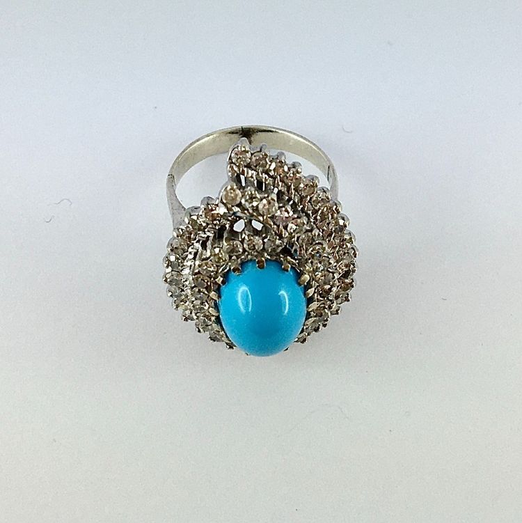 Bague Forme Poire  Cabochon De Turquoise Double Entourage Diamants Sur Or Blanc