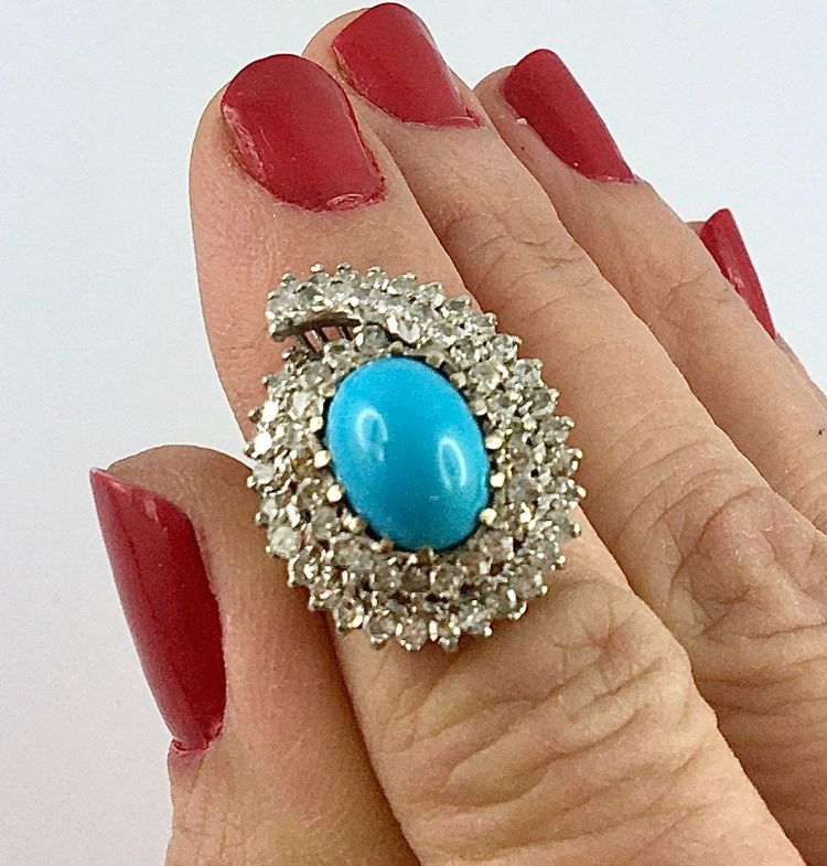 Bague Forme Poire  Cabochon De Turquoise Double Entourage Diamants Sur Or Blanc