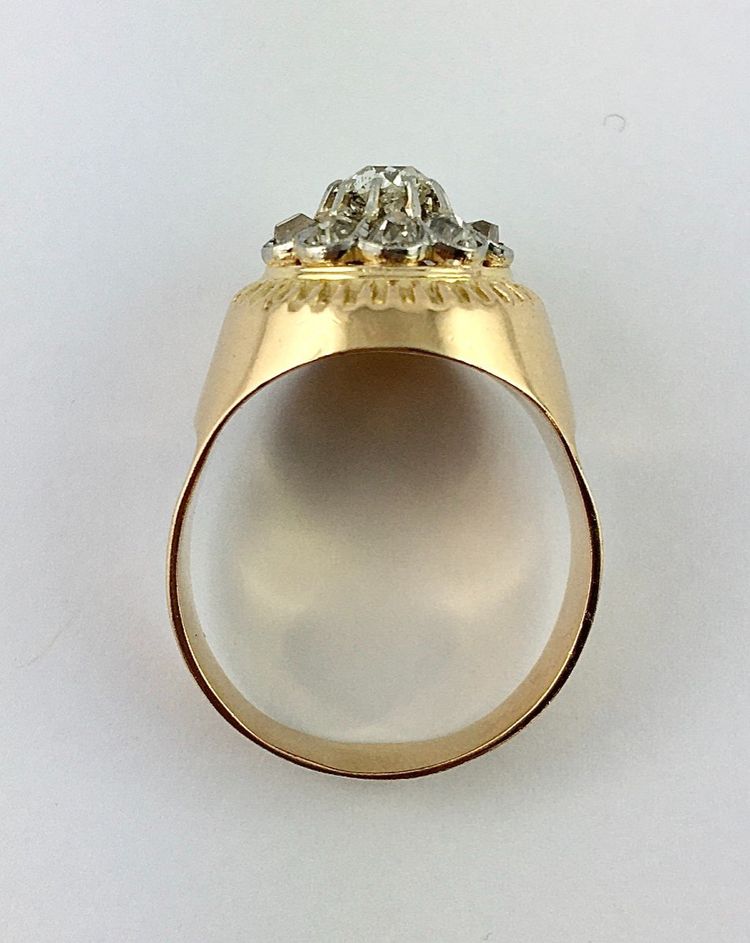 Anello a cupola con rosetta di diamanti taglio antico su oro rosa e platino