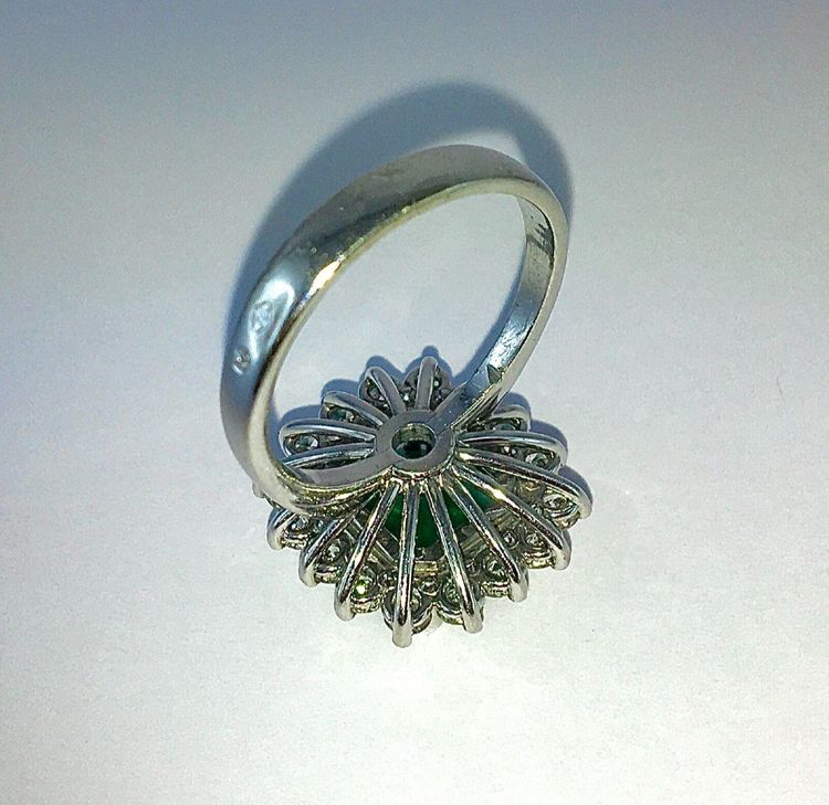 Bague Pompadour Emeraude  Entourage Diamants Sur Platine
