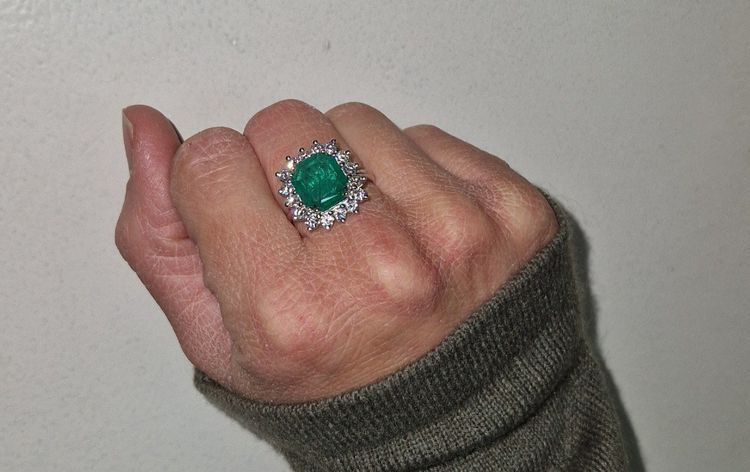 Bague Pompadour Emeraude  Entourage Diamants Sur Platine