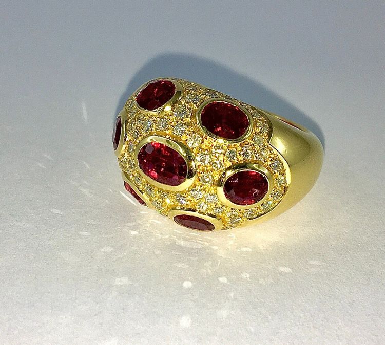 Bague Boule Rubis  Et Pavage De Diamants Sur Or Jaune