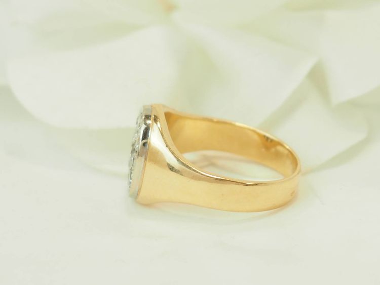 Ring mit Pavee aus Gelbgold und Diamanten