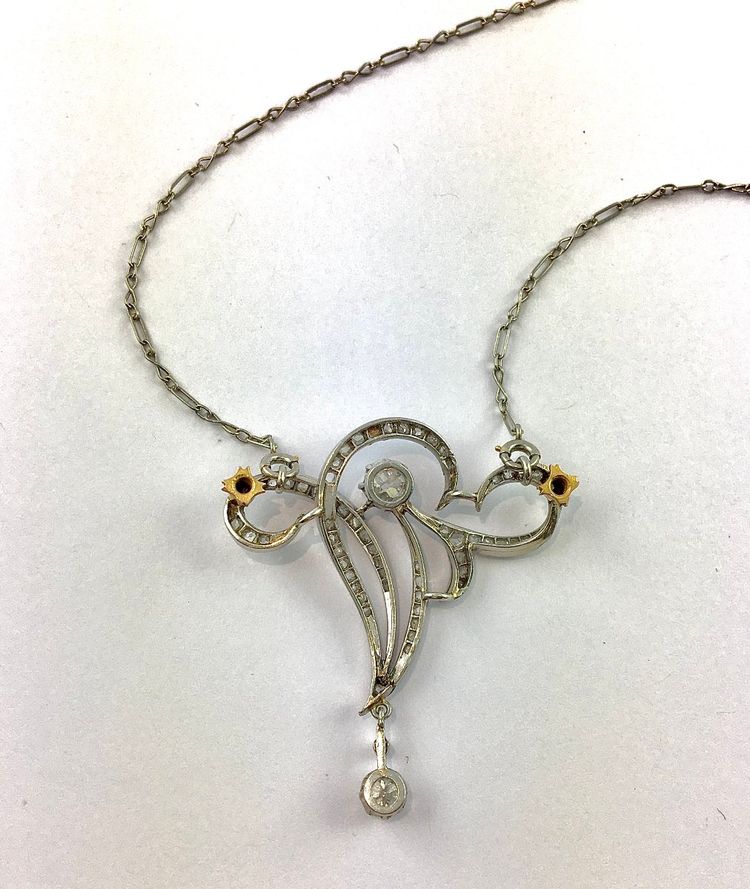 Belle-Époque-Diamantkette im Jugendstil aus Platin und Weißgold an einer Weißgoldkette