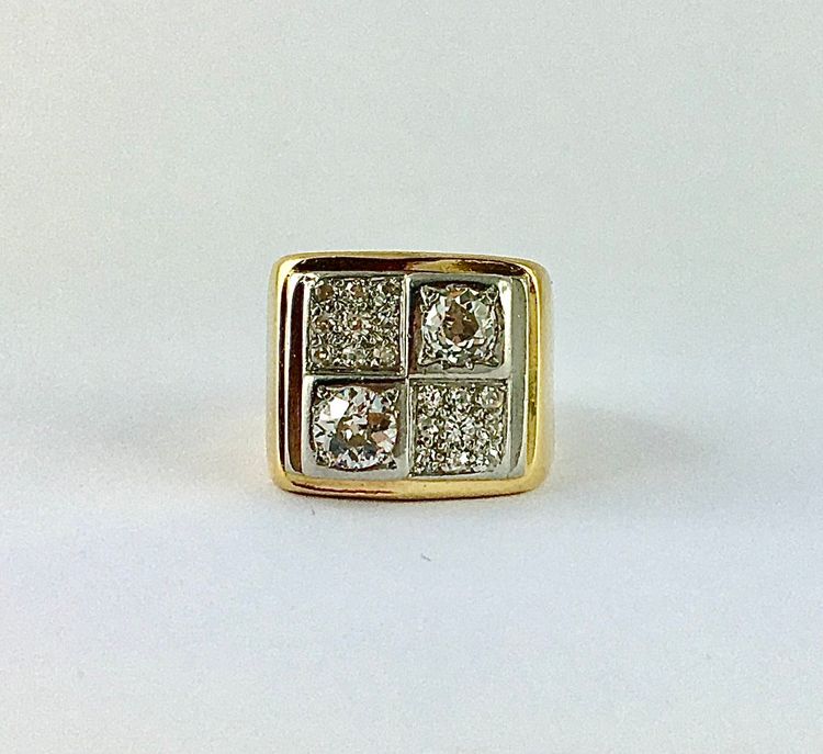 Bague Tank Forme Chevalière Diamants En Damier Sur  Platine Et Or Jaune