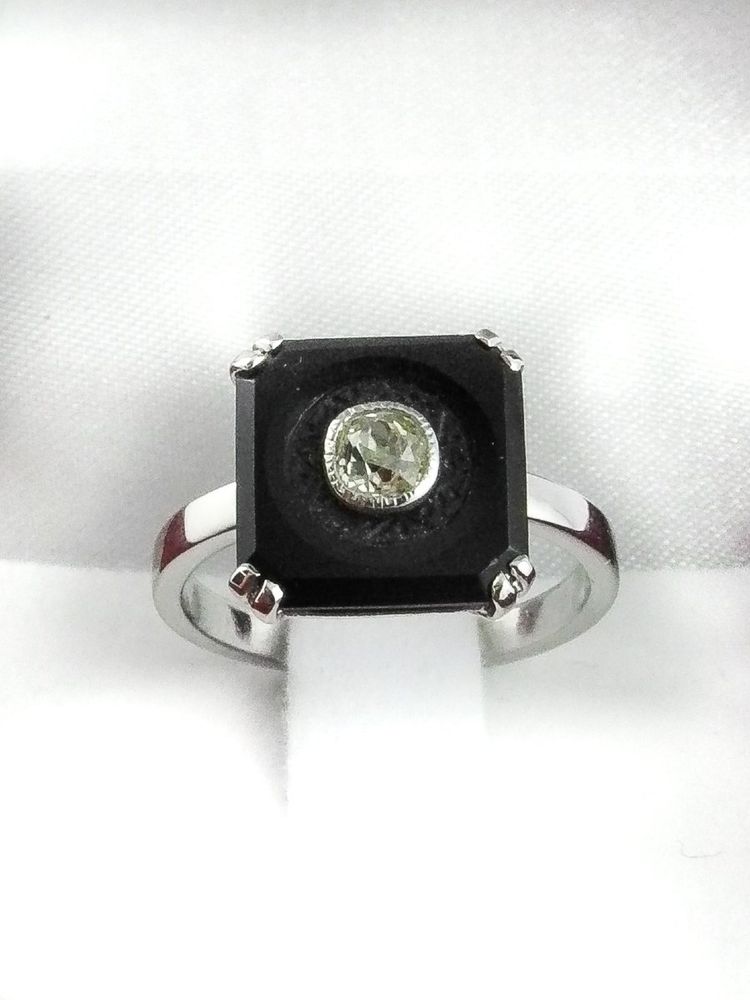 Ring im Art-Deco-Stil mit Onyx-Plakette und Diamant auf Weißgold