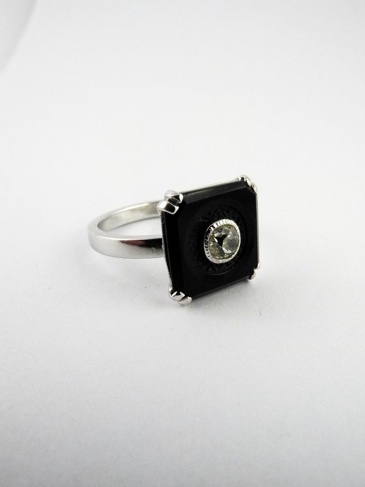 Ring im Art-Deco-Stil mit Onyx-Plakette und Diamant auf Weißgold