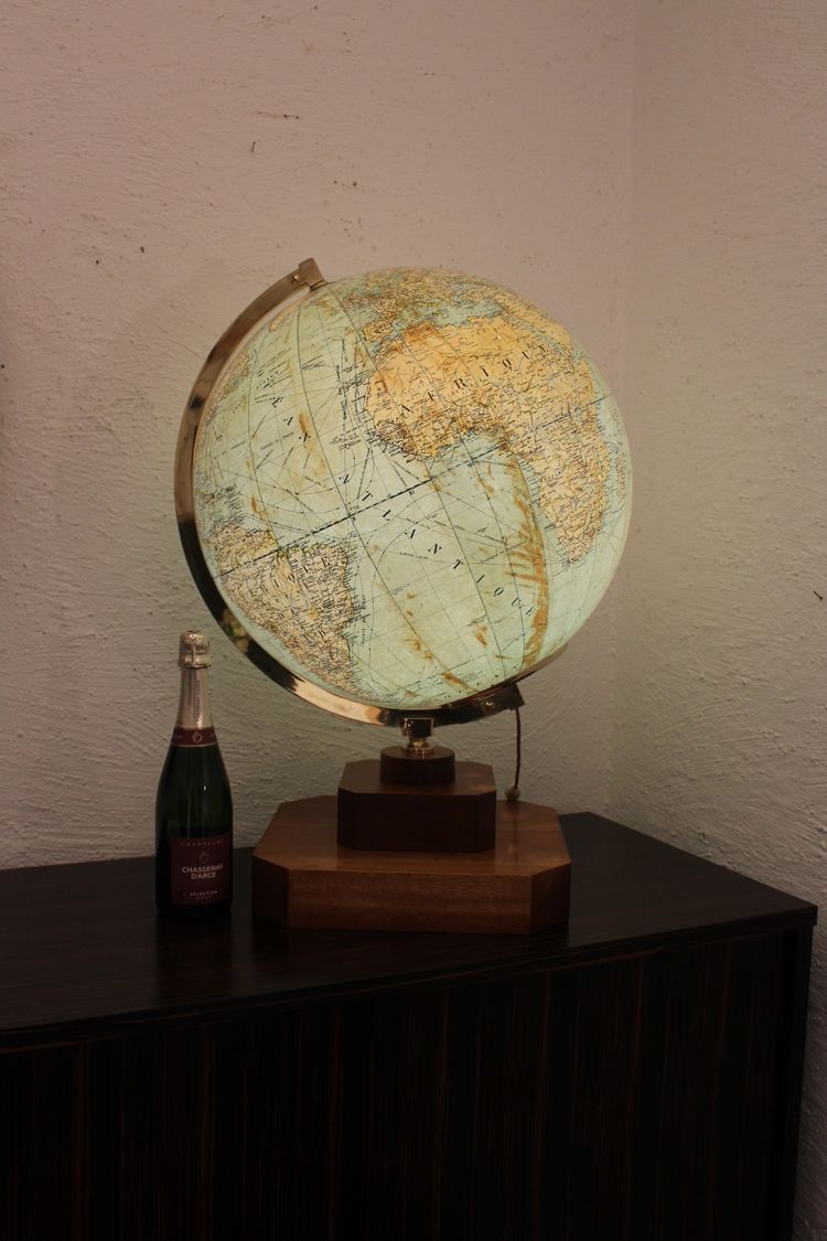 Gros globe terrestre de Girard Barrière