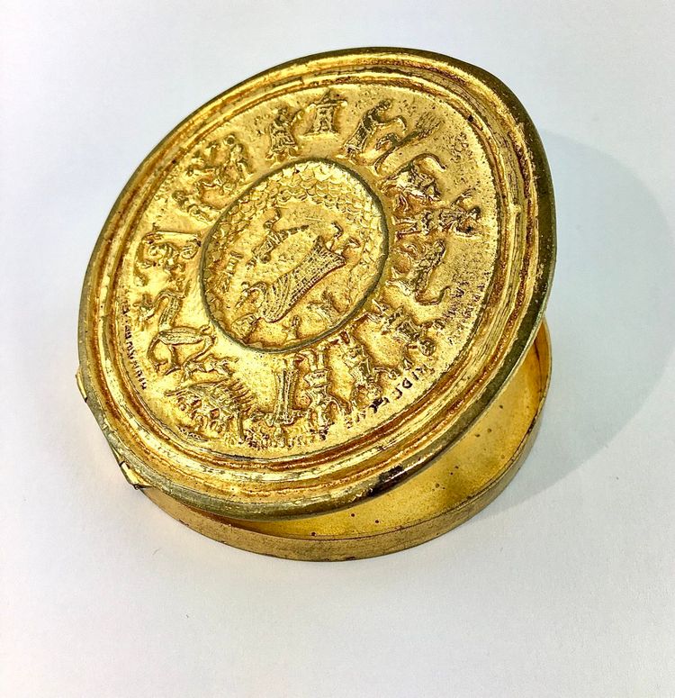 Line VAUTRIN , la Traversée du Désert, poudrier en bronze doré Circa 1950